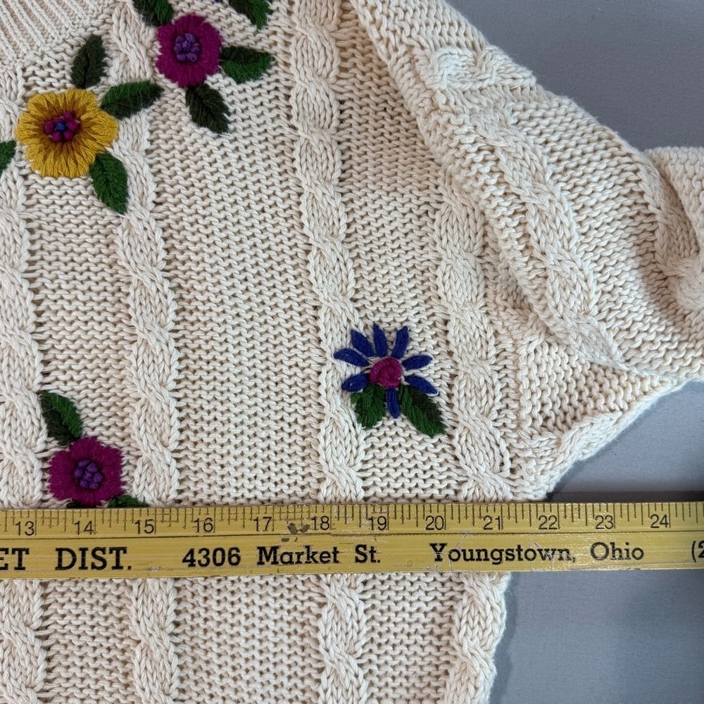 Vintage 90s American Weekend Sweater M Floral Embroidered Cable Knit Ramie - Picture 4 of 6